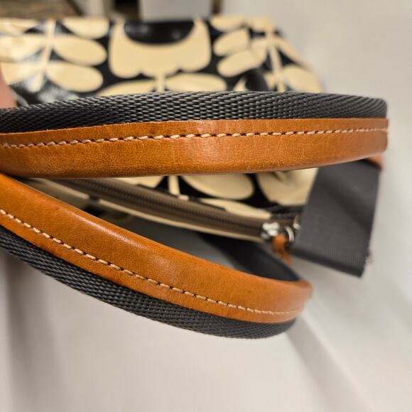 Orla Kiely Messenger Laptop Crossbody Bag in Classic Tulip Stem Black & Tan - Picture 6 of 15